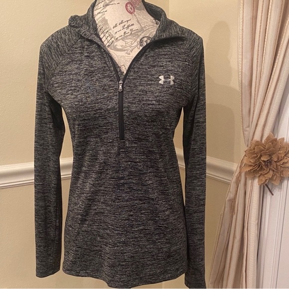 Under Armour Tops - Under Armour Women's Gray Quarter-Zip Lightweight  Pullover Size SM/P/CH